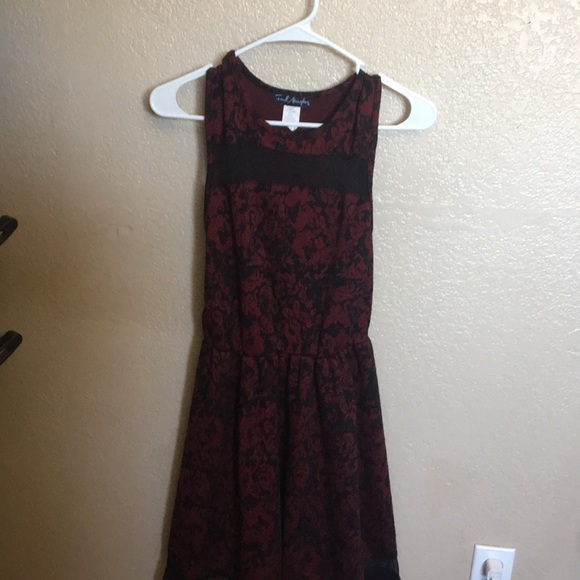 Dresses - Picture 3 of 3